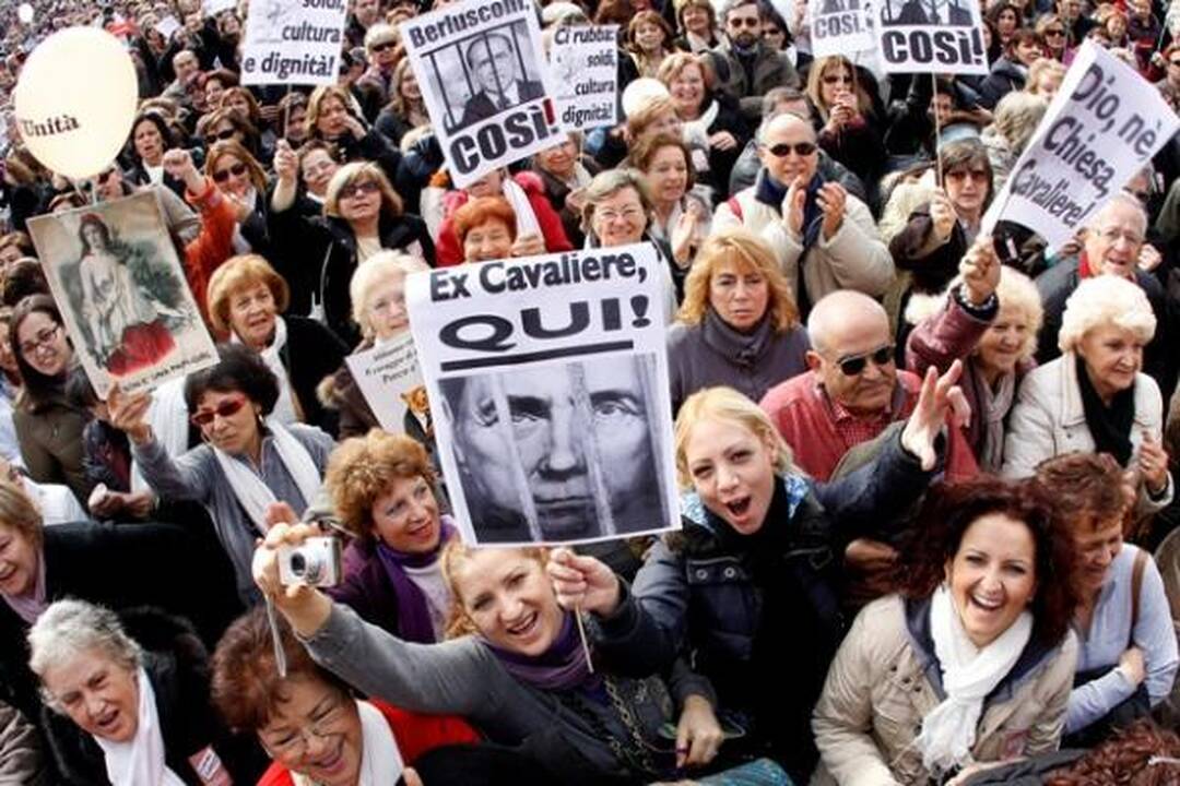 Italijos premjeras numojo ranka į masinį moterų protestą