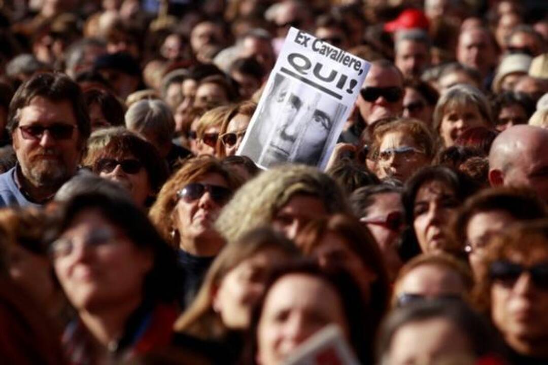 Italijos premjeras numojo ranka į masinį moterų protestą