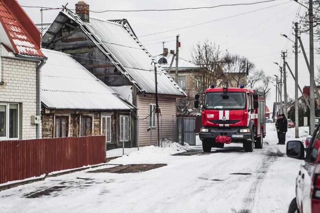 Mirtinas gaisras Žaliakalnyje: lovoje rūkiusio vyro išgelbėti nepavyko