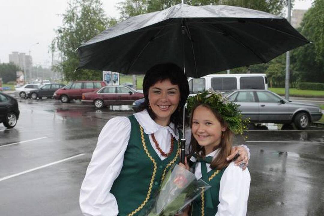 Joninių laužus Kaune gesino lietus