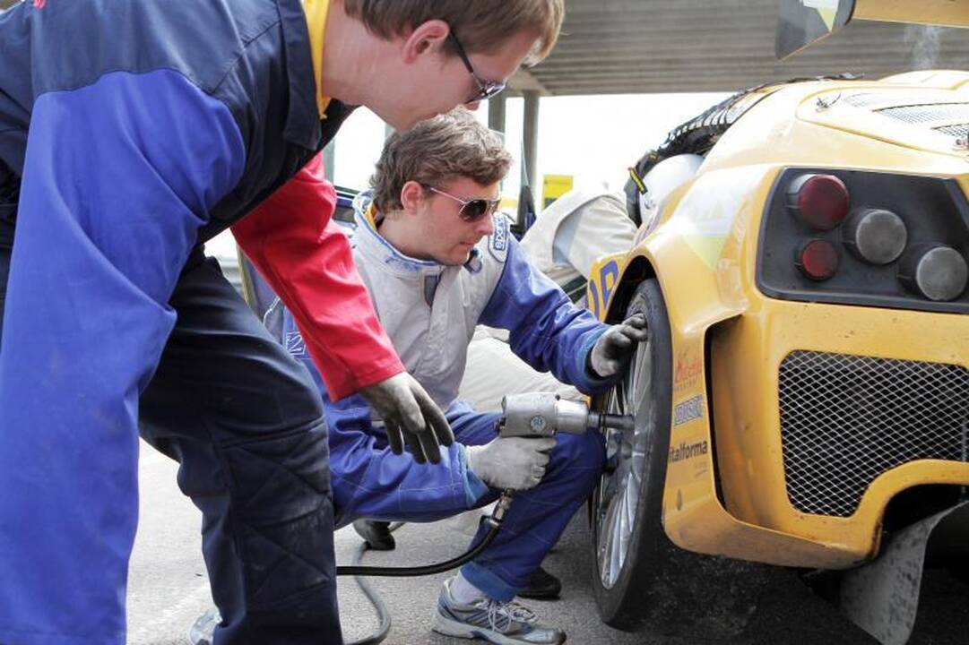 Automobilių lenktynes prie Palangos stebėjo tūkstančiai