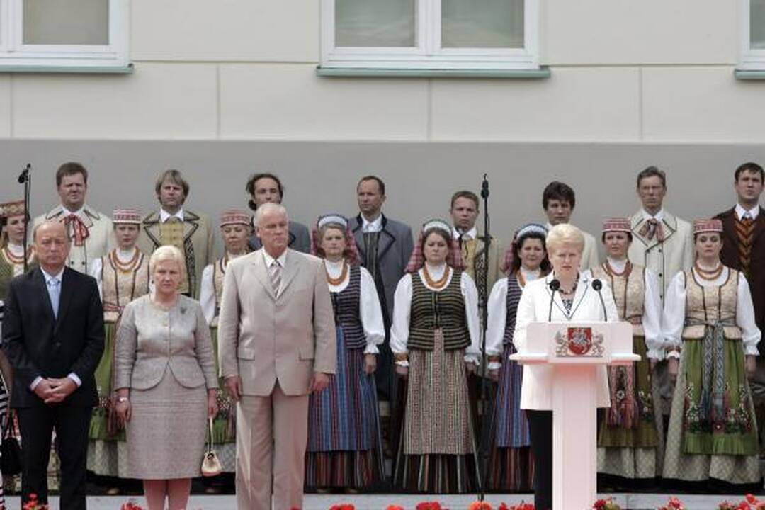 D.Grybauskaitė: Nereikia aukotis dėl valstybės - reikia ją mylėti ir kurti