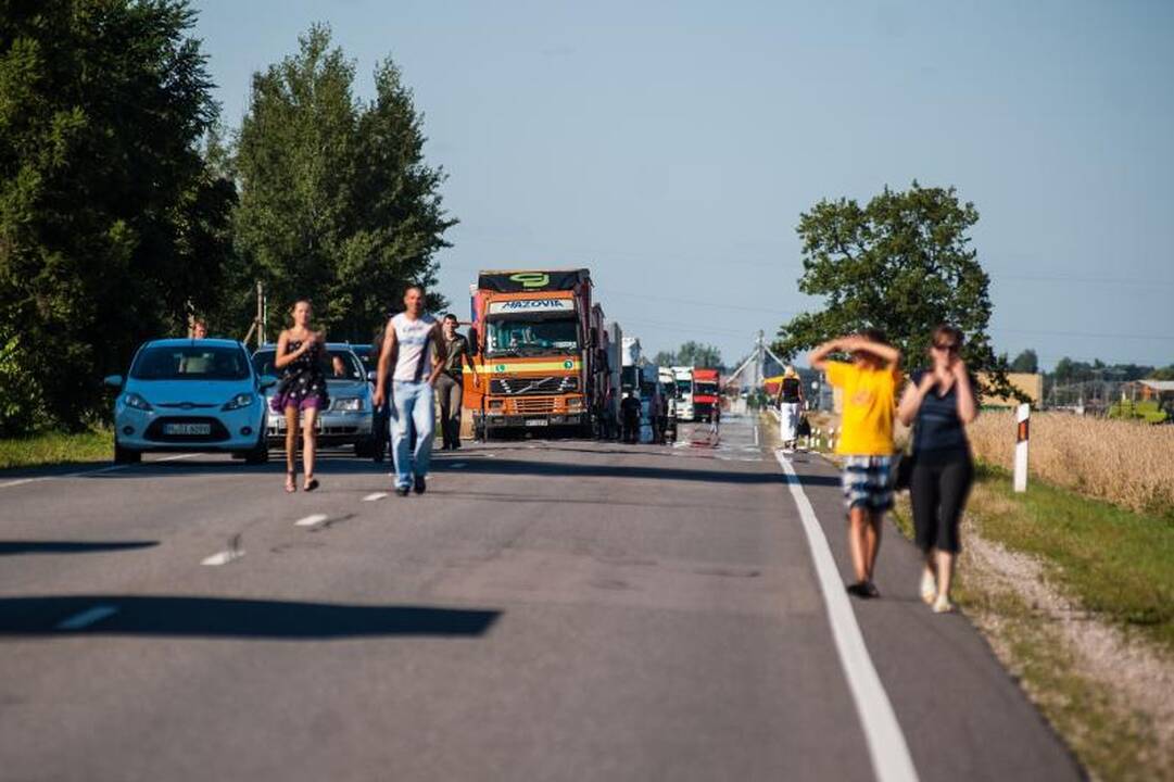 Netoli Kauno – 5 automobilių mėsmalė, 2 žuvo, 7 sužeisti (papildyta)