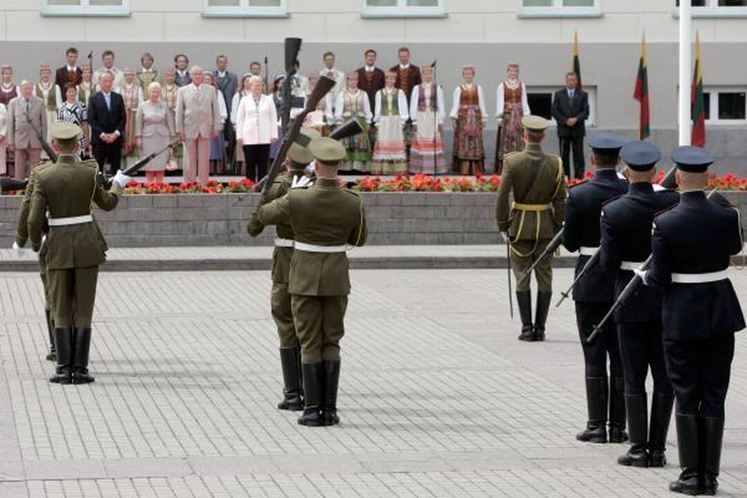 D.Grybauskaitė: Nereikia aukotis dėl valstybės - reikia ją mylėti ir kurti