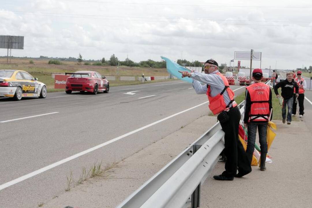 Automobilių lenktynes prie Palangos stebėjo tūkstančiai