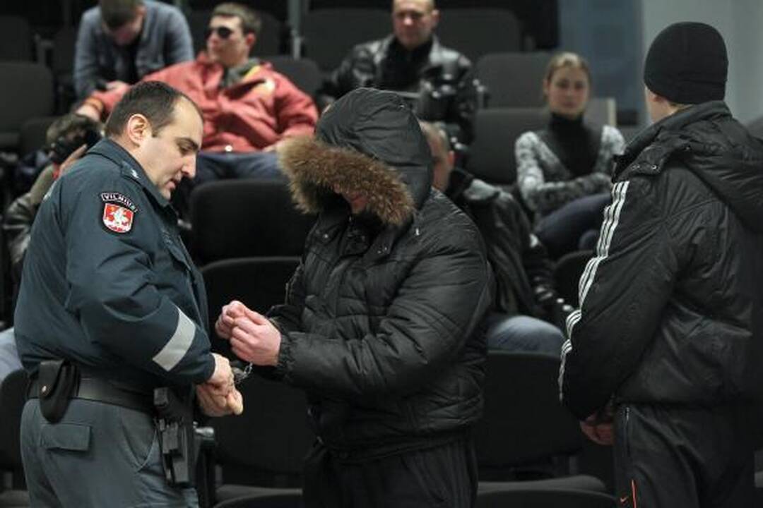 Riaušių prie Seimo dalyviai atsipirko lygtinėmis bausmėmis