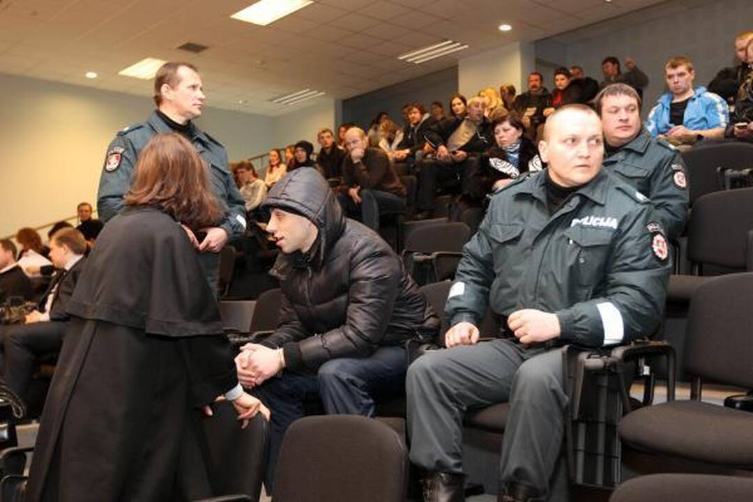 Riaušių prie Seimo dalyviai atsipirko lygtinėmis bausmėmis