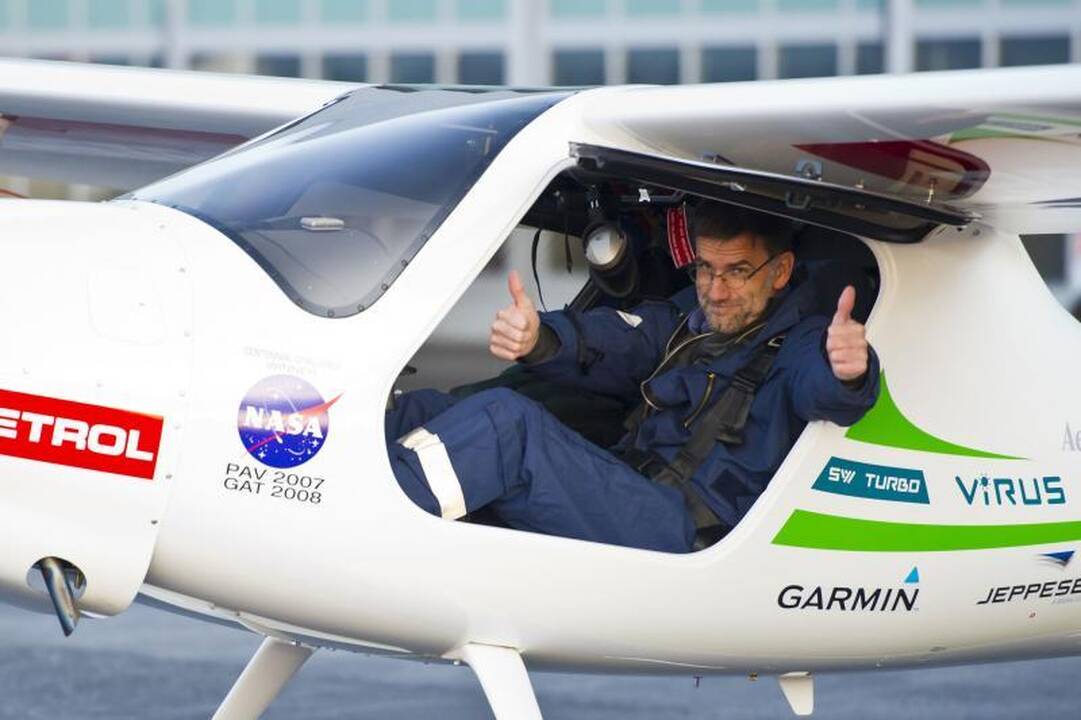 Pilotas į rekordinį skrydį aplink pasaulį leidosi 350 kg lėktuvėliu