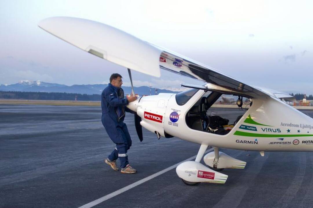 Pilotas į rekordinį skrydį aplink pasaulį leidosi 350 kg lėktuvėliu
