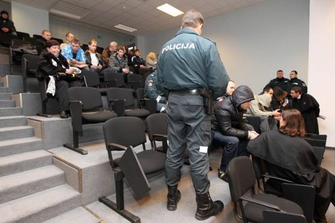Riaušių prie Seimo dalyviai atsipirko lygtinėmis bausmėmis