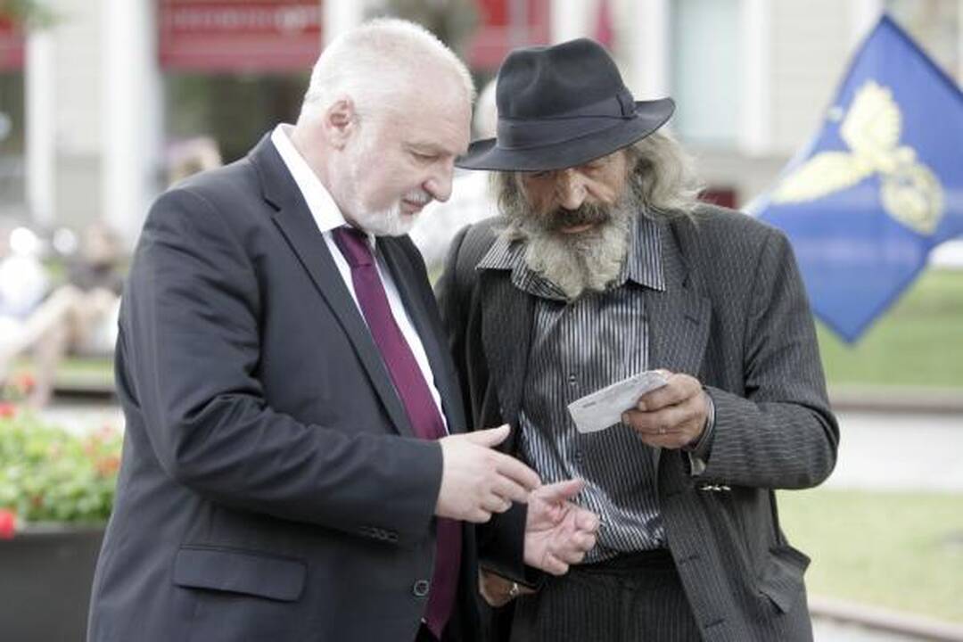 Mitinge Vilniuje valdžia kritikuota kaukšint plaktuku