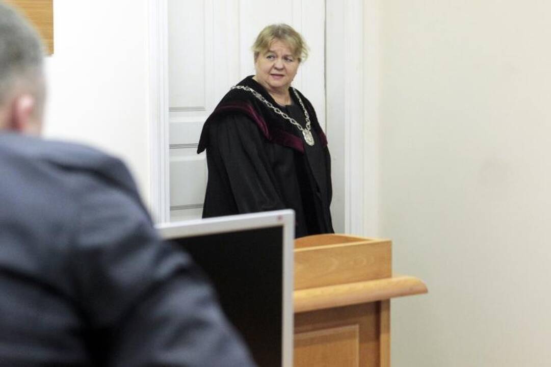 Šalčininkų rajono savivaldybė įpareigota pašalinti dvikalbius užrašus 