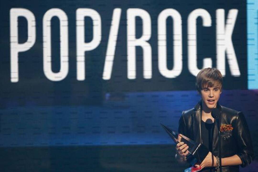 Amerikos muzikinių apdovanojimų ceremonijoje triumfavo J.Bieberis