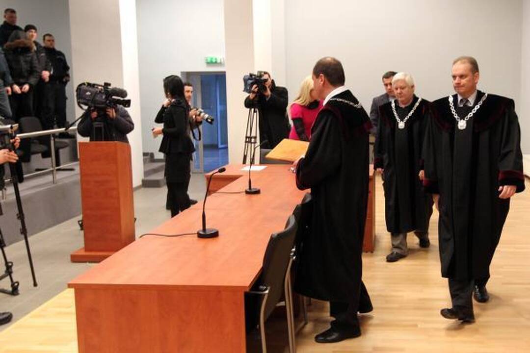 Riaušių prie Seimo dalyviai atsipirko lygtinėmis bausmėmis