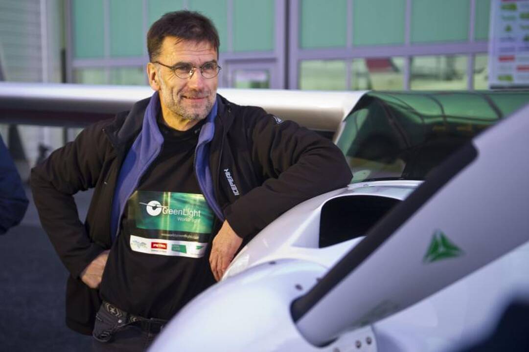 Pilotas į rekordinį skrydį aplink pasaulį leidosi 350 kg lėktuvėliu