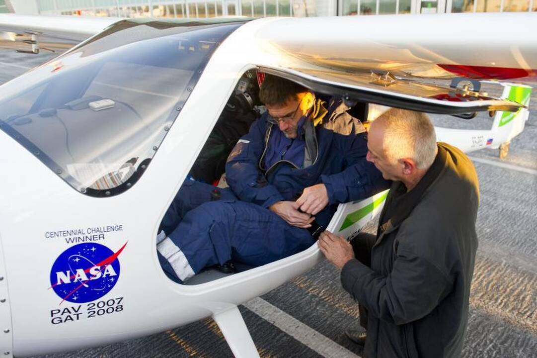 Pilotas į rekordinį skrydį aplink pasaulį leidosi 350 kg lėktuvėliu
