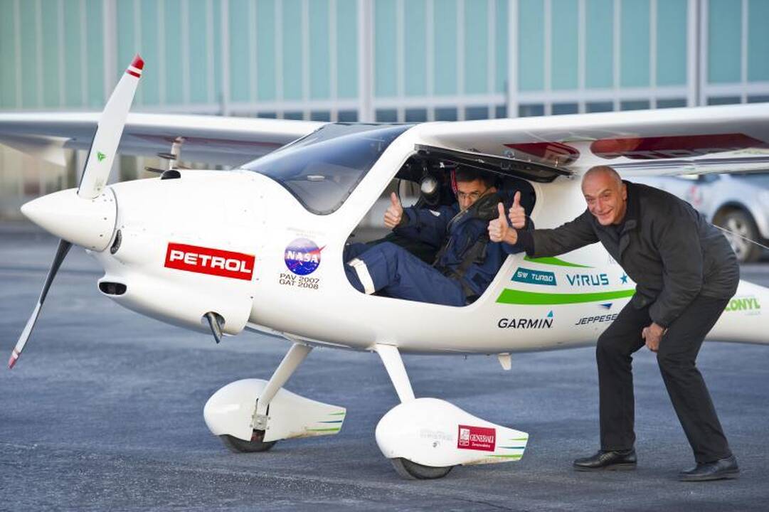 Pilotas į rekordinį skrydį aplink pasaulį leidosi 350 kg lėktuvėliu
