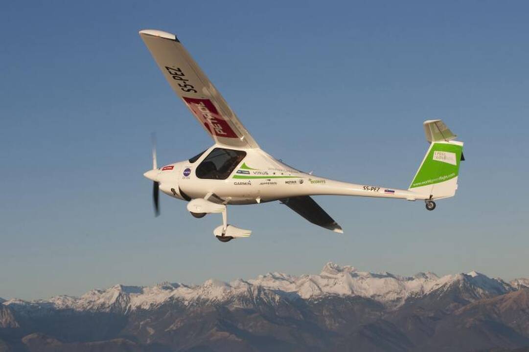 Pilotas į rekordinį skrydį aplink pasaulį leidosi 350 kg lėktuvėliu
