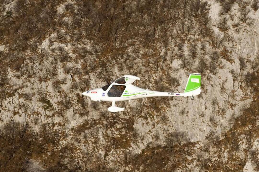 Pilotas į rekordinį skrydį aplink pasaulį leidosi 350 kg lėktuvėliu