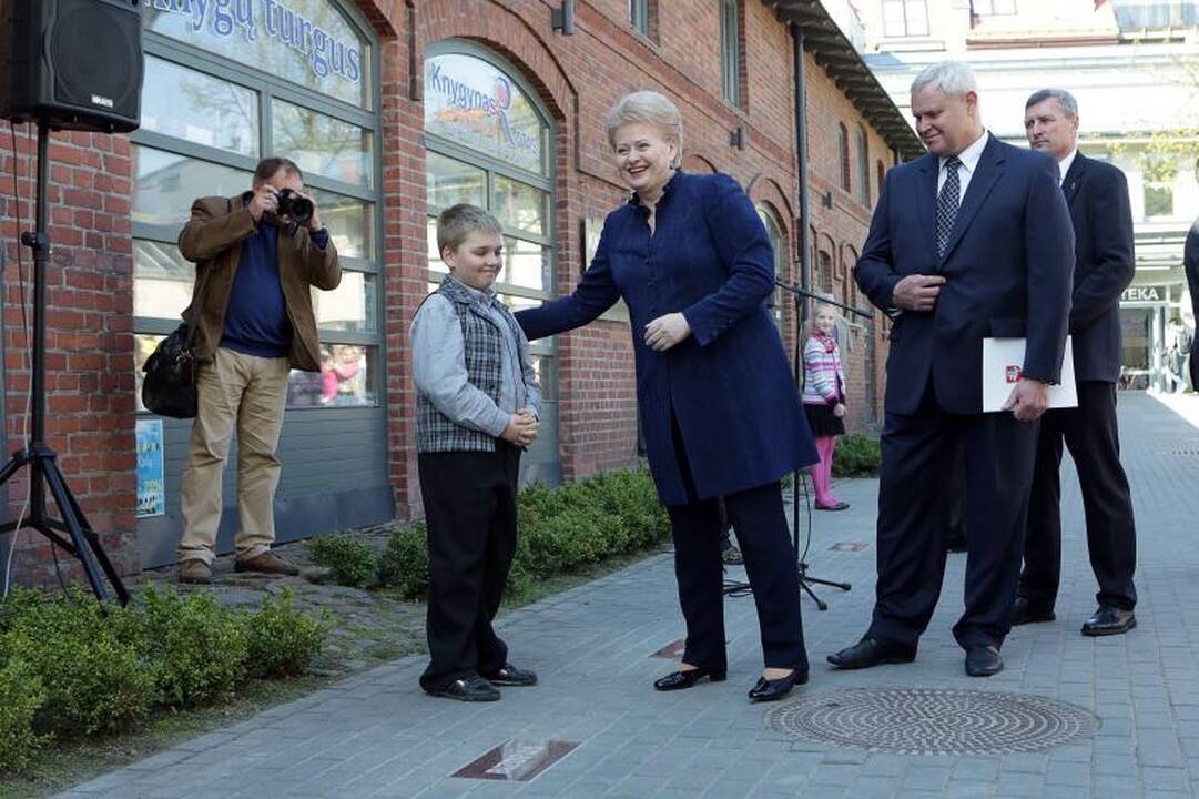 Prezidentė D. Grybauskaitė Klaipėdoje atidengė paminklą kalbai