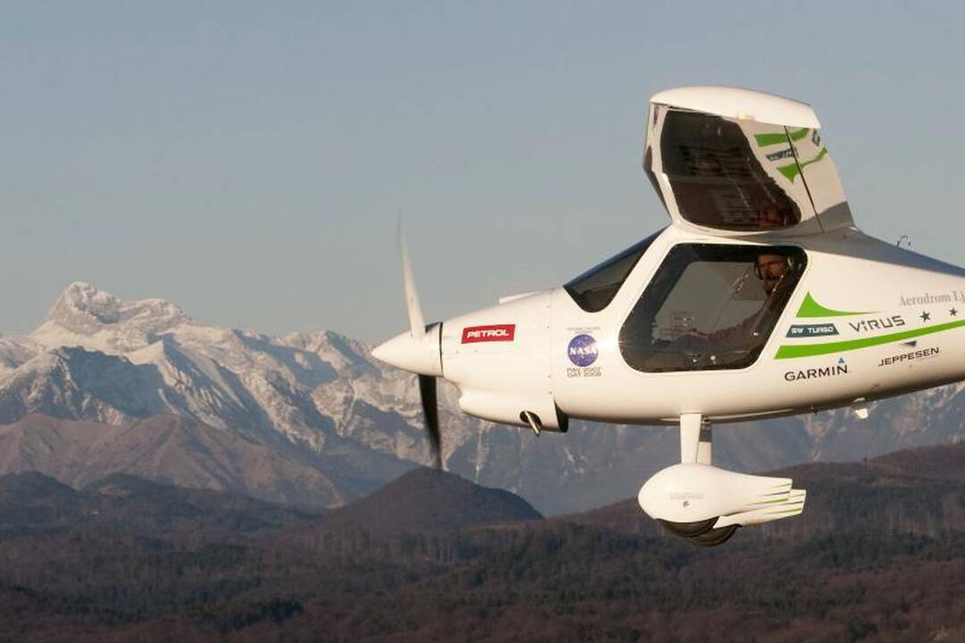 Pilotas į rekordinį skrydį aplink pasaulį leidosi 350 kg lėktuvėliu
