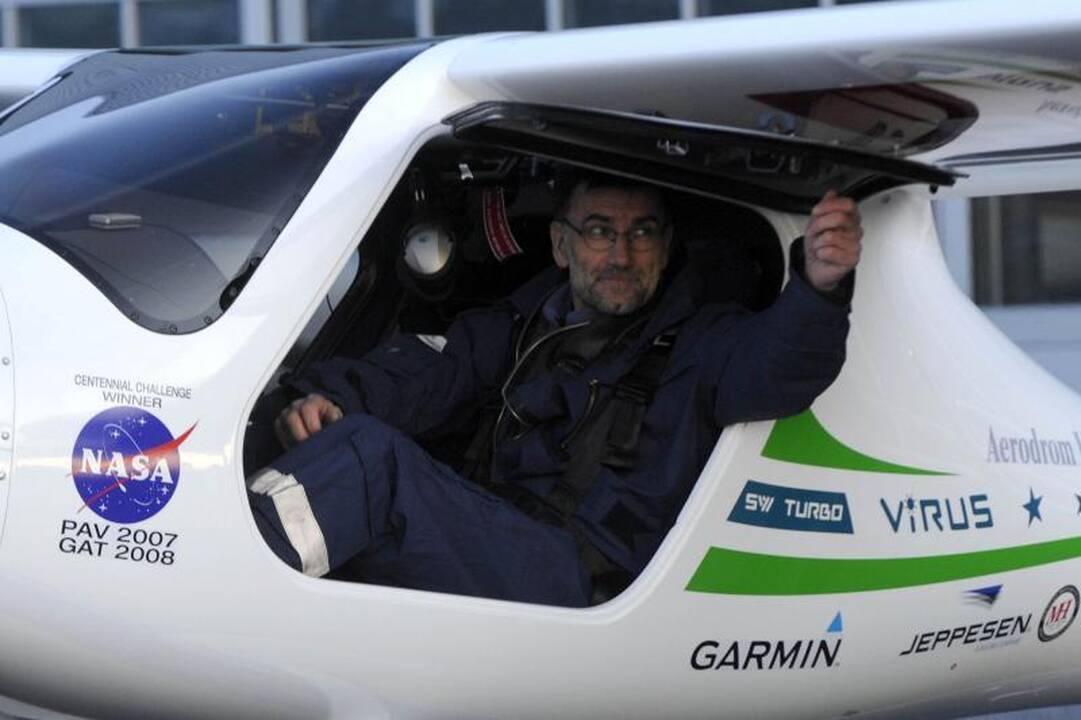 Pilotas į rekordinį skrydį aplink pasaulį leidosi 350 kg lėktuvėliu