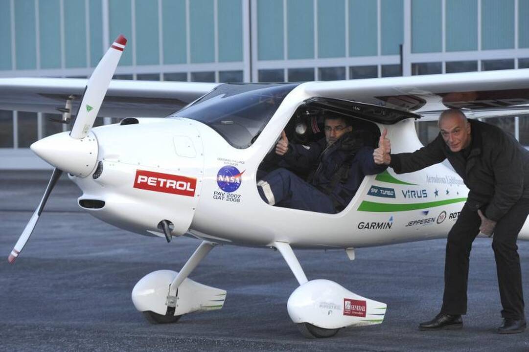 Pilotas į rekordinį skrydį aplink pasaulį leidosi 350 kg lėktuvėliu