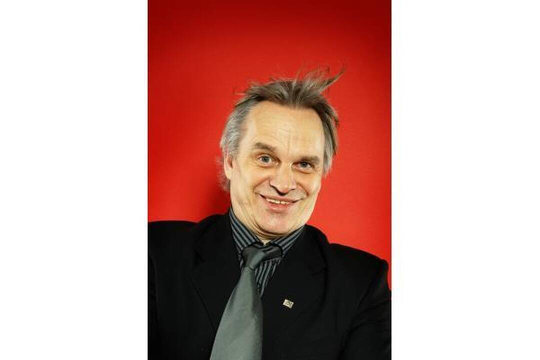 Komedijos  „Tėtis“ premjera − Motinos dieną 