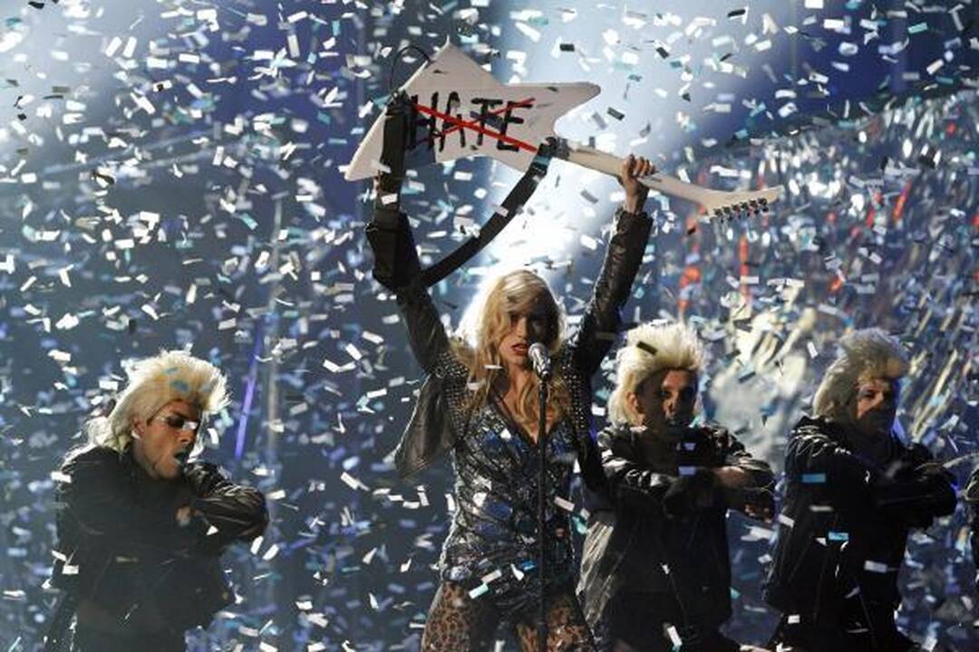 Amerikos muzikinių apdovanojimų ceremonijoje triumfavo J.Bieberis
