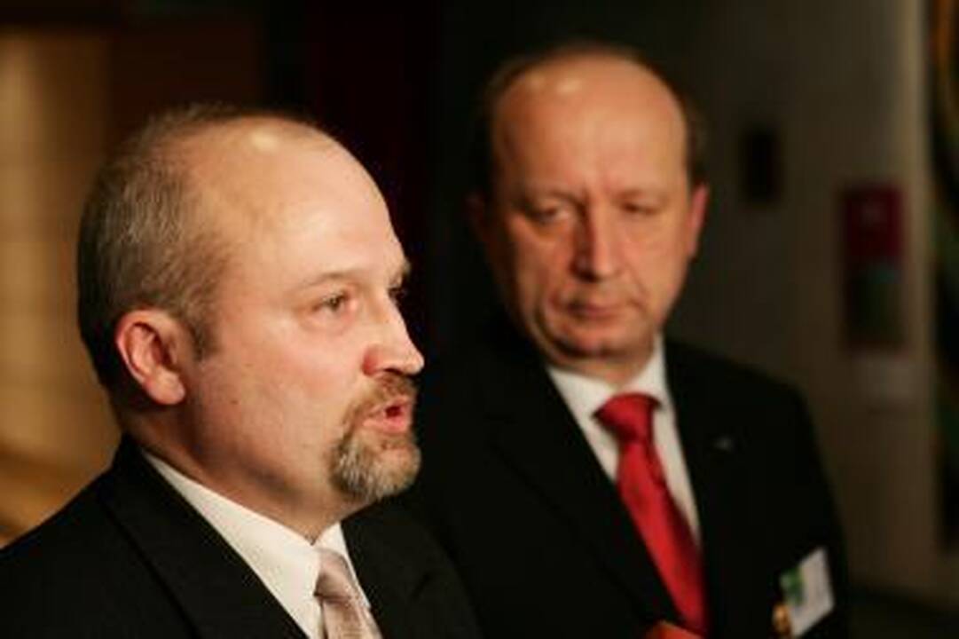 Tautininkų frakcija kol kas lieka TS-LKD, prašys grąžinti G.Songailą į partiją