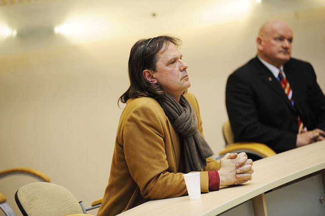 Politikai pabūgo – klausimas dėl Mažojo teatro atidėtas
