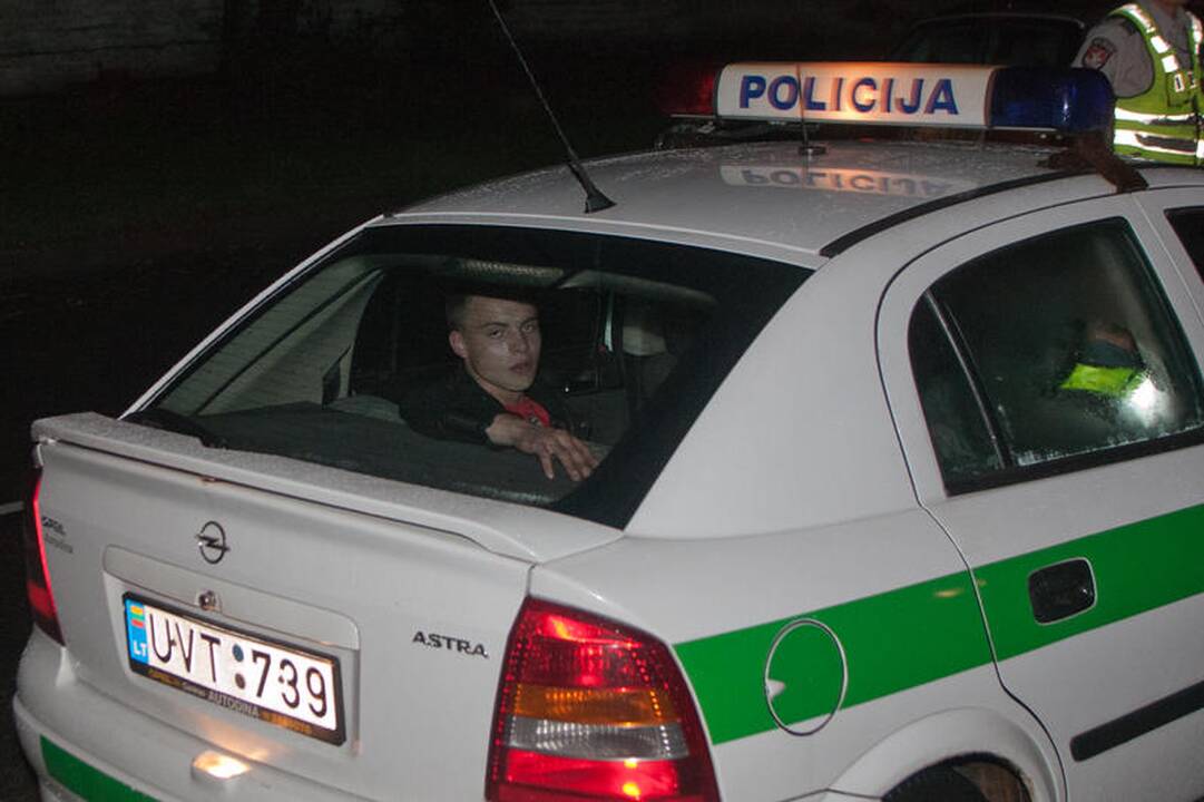 Girti kelių „ereliai“ Vilniuje daužė šviesoforus