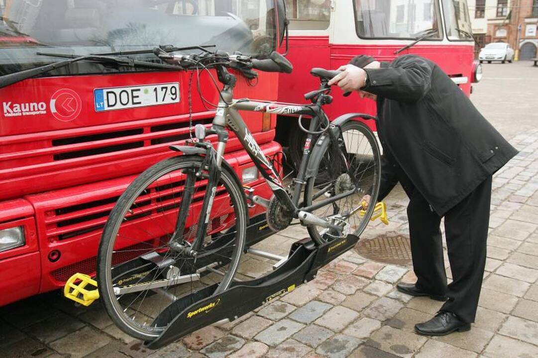 Gyventojai neskuba miesto autobusais vežti dviračių