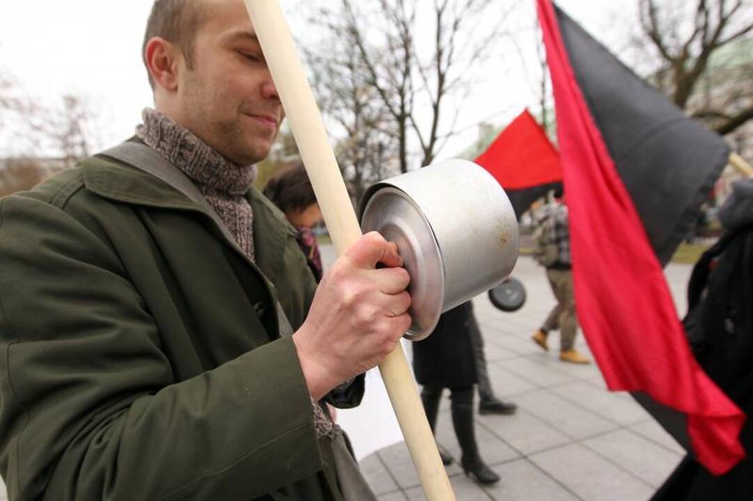 Eitynes surengę aktyvistai: diržų veržimasis padidino skurdą