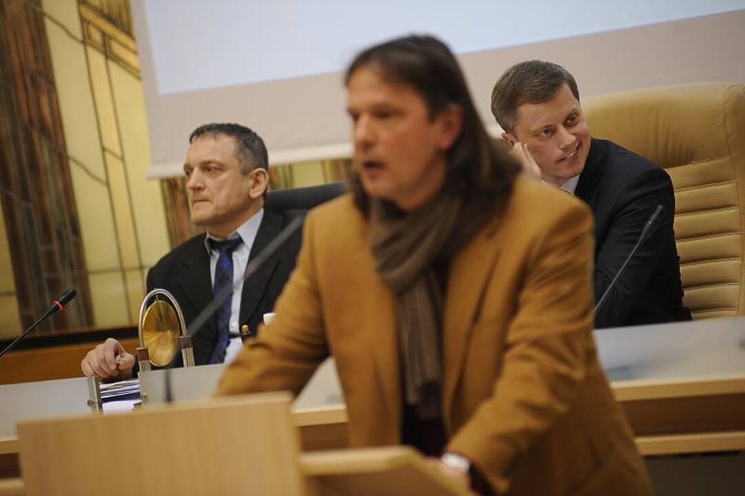 Politikai pabūgo – klausimas dėl Mažojo teatro atidėtas