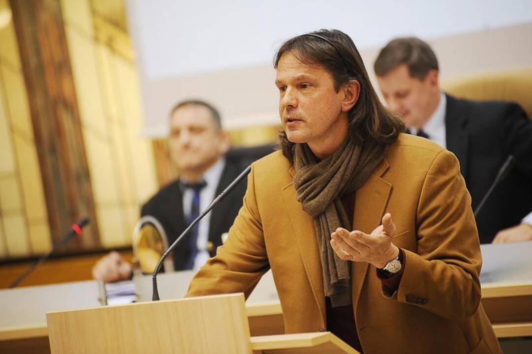 Politikai pabūgo – klausimas dėl Mažojo teatro atidėtas