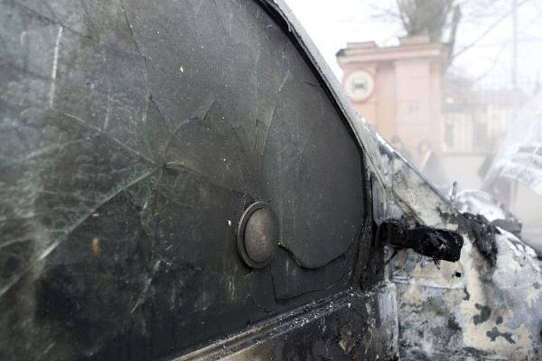 Vilniuje liepsnojo inkasatorių automobilis su pinigais (papildyta)