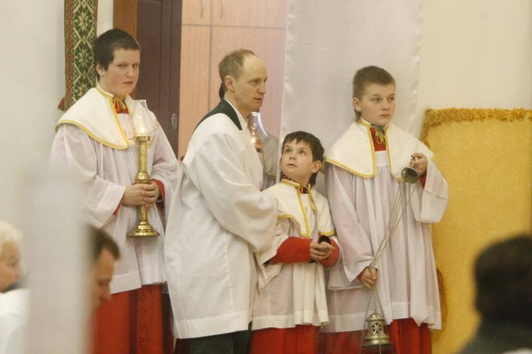 Telšių vyskupo aukojamose mišiose – tūkstančiai tikinčiųjų