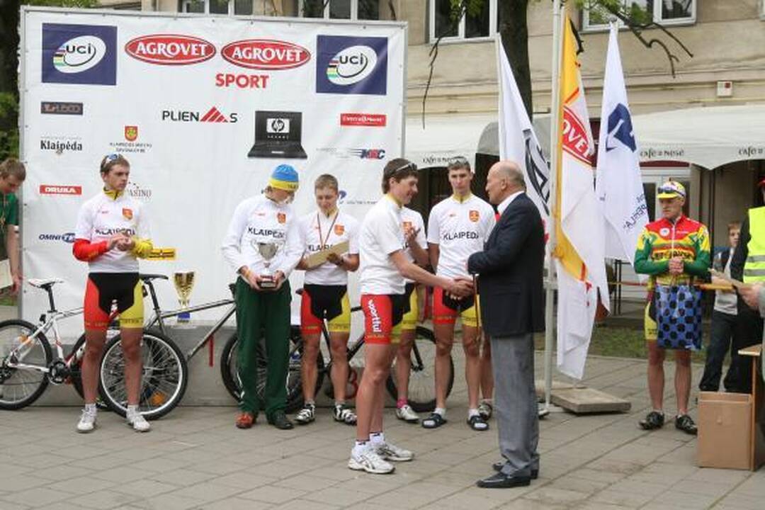 „Auksinėse kopose“ – lietuvių triumfas