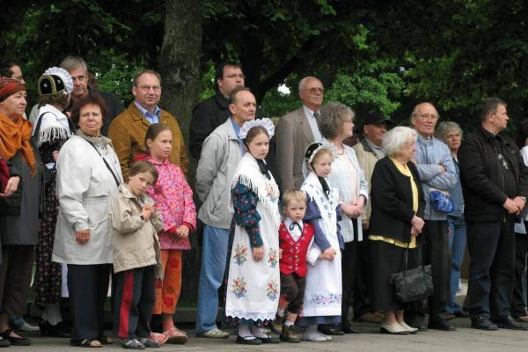 Dviračių akrobatės nudžiugino kauniečius