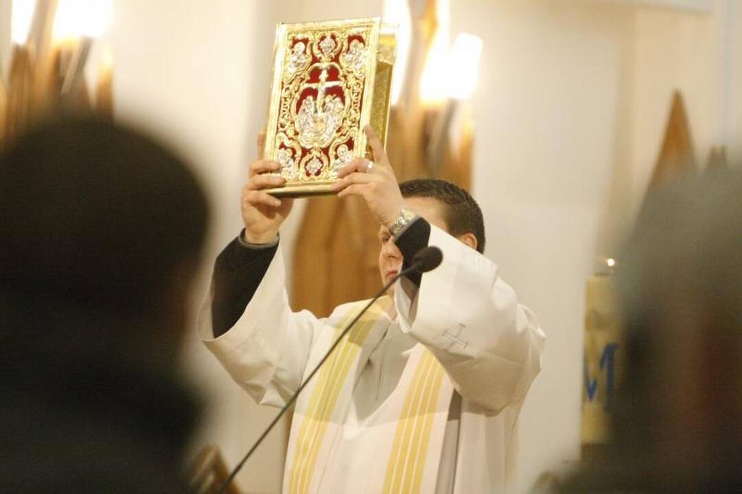 Telšių vyskupo aukojamose mišiose – tūkstančiai tikinčiųjų