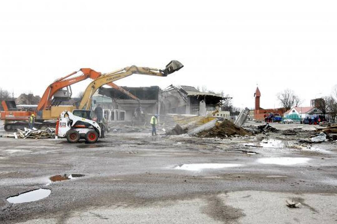 Pradėta griauti Klaipėdos autobusų stotis 