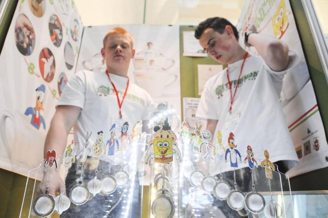 Mokomųjų bendrovių mugėje – nuo muilo iki kartoninių baldų