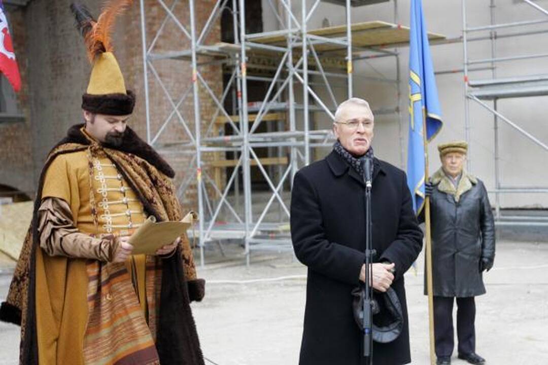 Valdovų rūmai papuošti vėtrunge