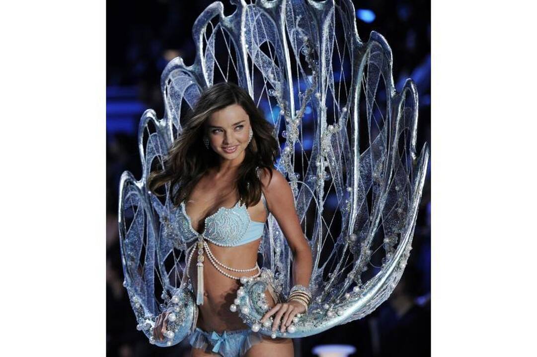 „Victoria‘s Secret“: vyrus įkaitino deimantų liemenėlė už 6 mln. Lt