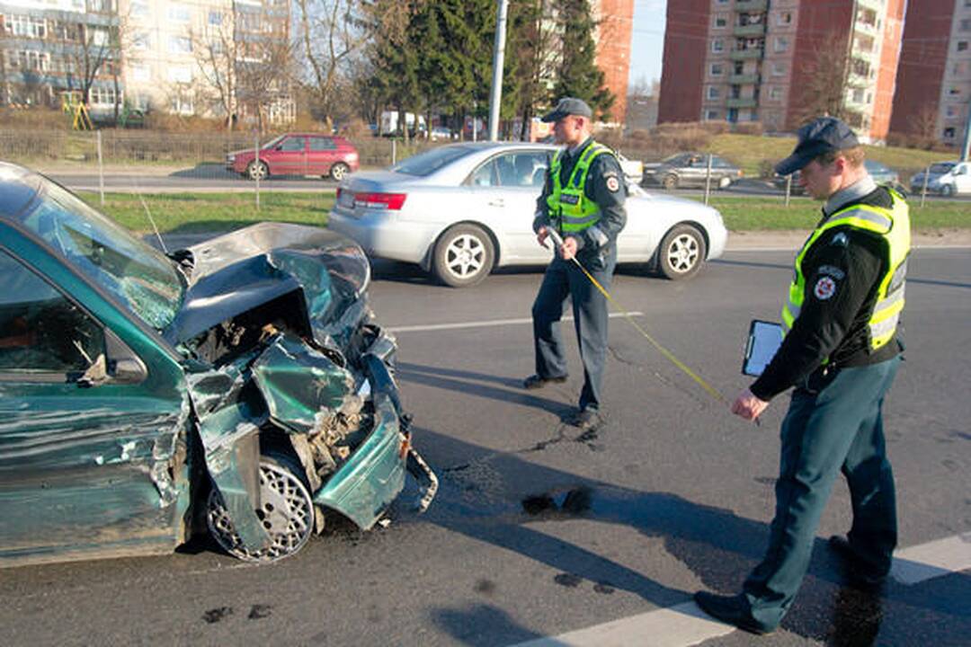 Girtas vairuotojas siautėjo sausakimšame prospekte (papildyta)
