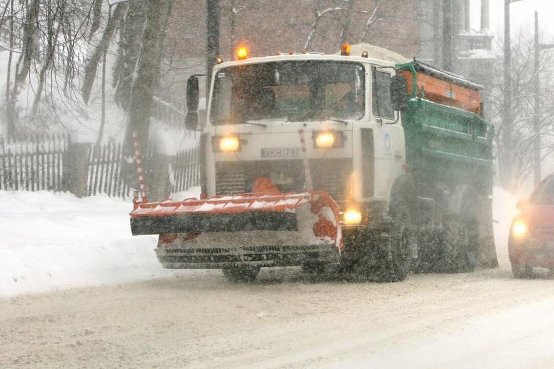 Žiema nerimsta: eismo sąlygos Kaune – vėl sudėtingos 