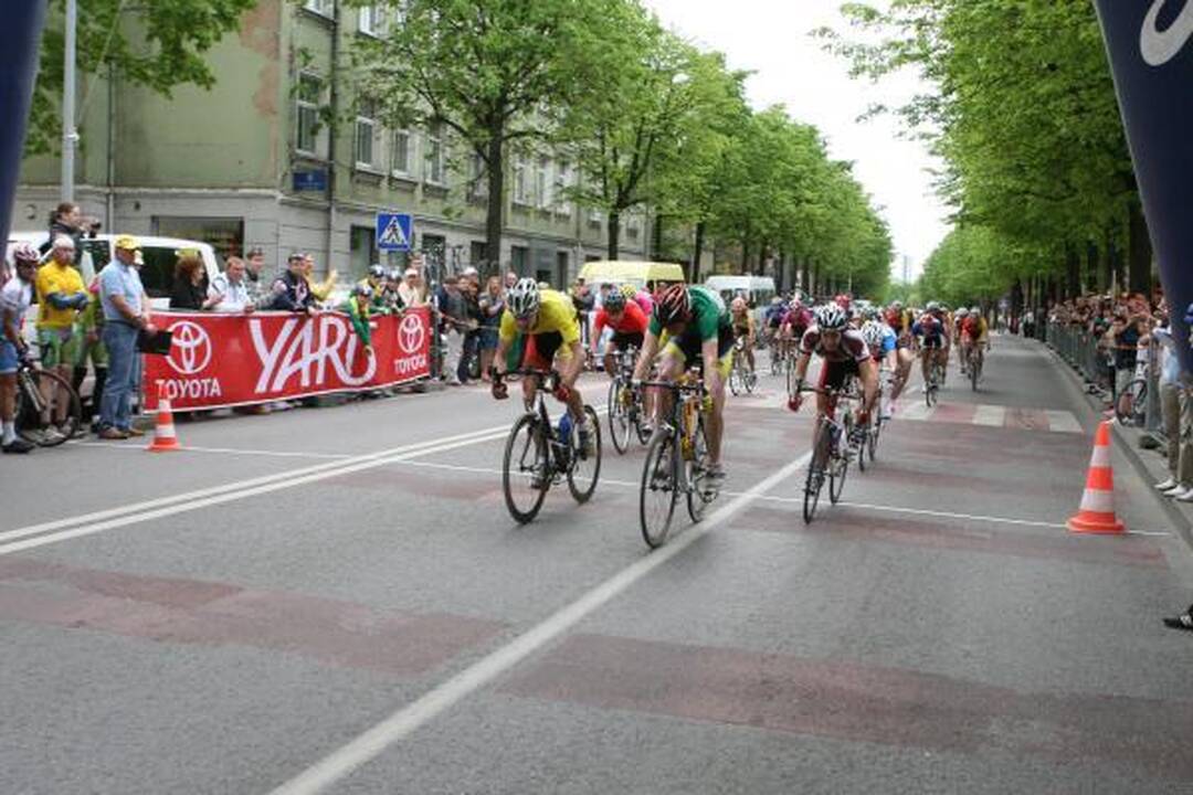 „Auksinėse kopose“ – lietuvių triumfas