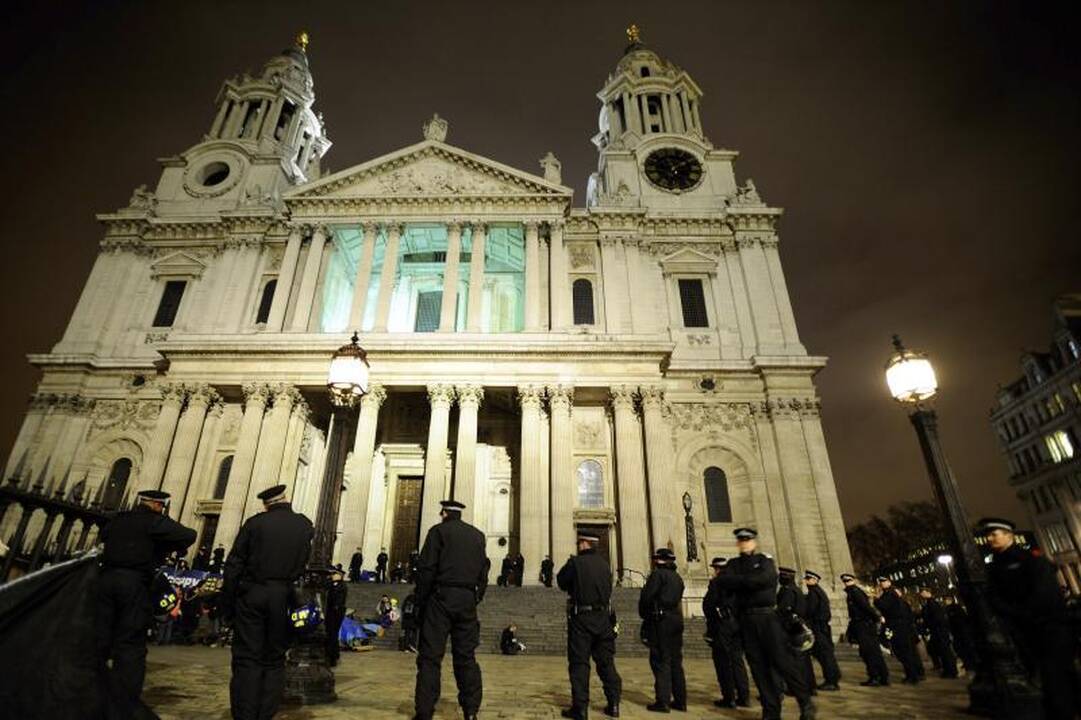 Londone baigta ardyti antikapitalistinio „Occupy“ judėjimo stovykla