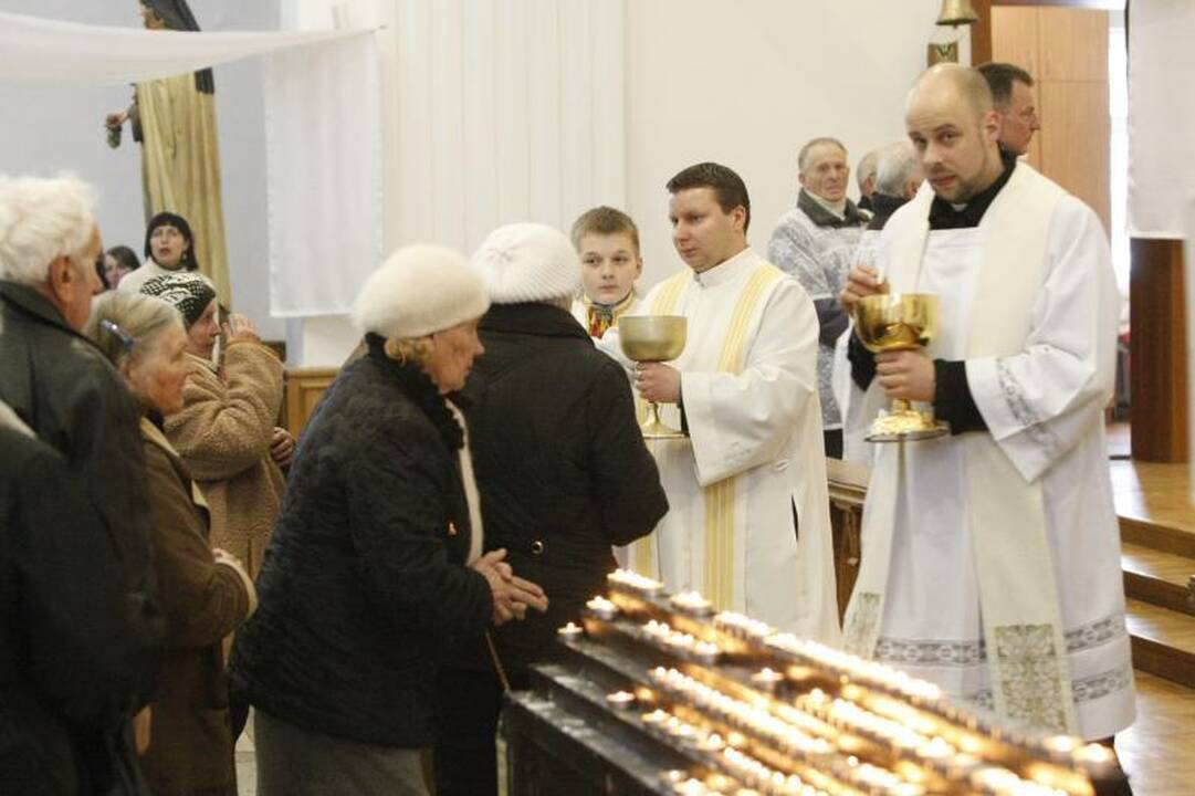 Telšių vyskupo aukojamose mišiose – tūkstančiai tikinčiųjų